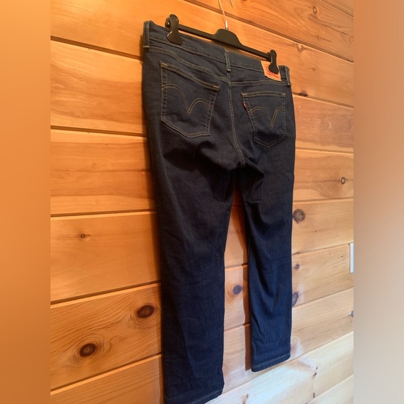 Like new Levi’s boyfriend size 32/27 women’s blue jeans. - Picture 7 of 14